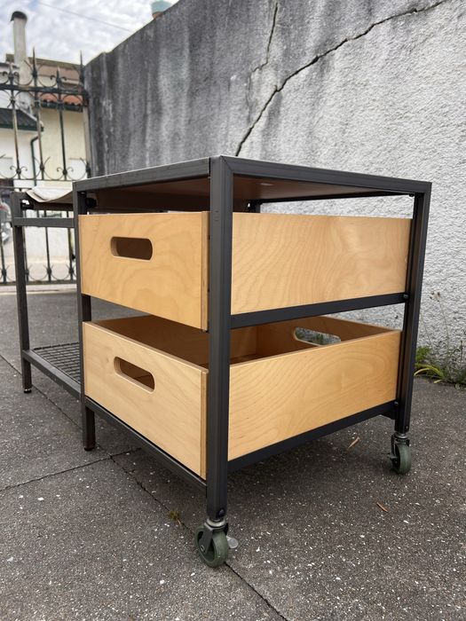 Móvel IKEA com banco integrado