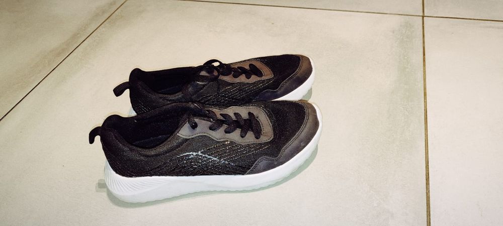 Buty sportowe damskie, rozmiar 38.