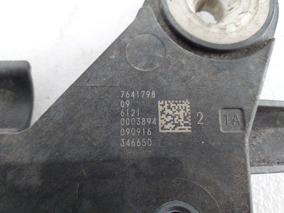 Base / caixa da bateria BMW X1 (F48)