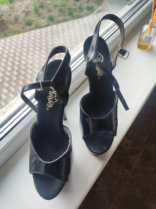 Стріпи босоніжки Pleaser