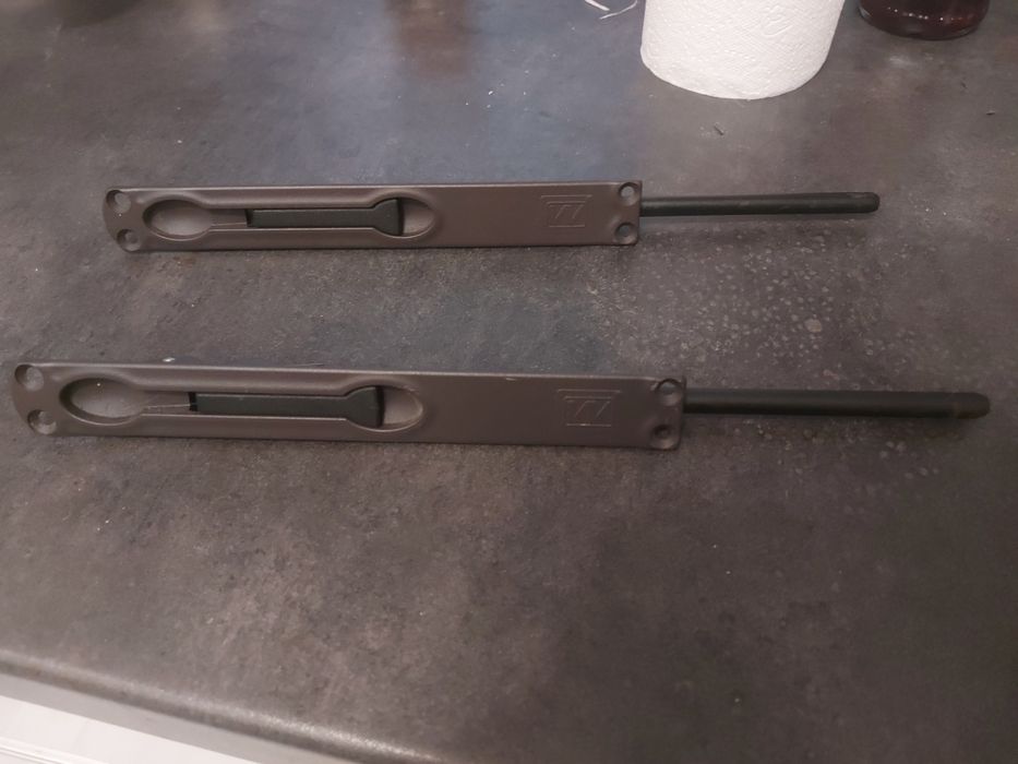 Zasuwa, rygiel do drzwi.