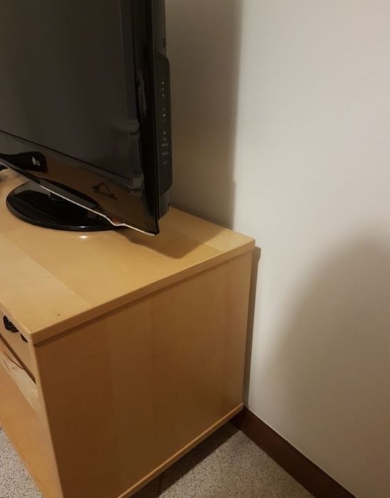 Móvel de apoio com prateleira e rodas com travão