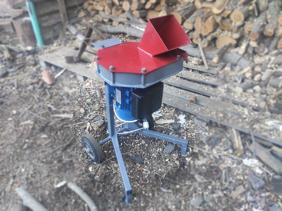 Садовый Щепорез измельчитель веток дробарка мульчиватель Подрібнювач