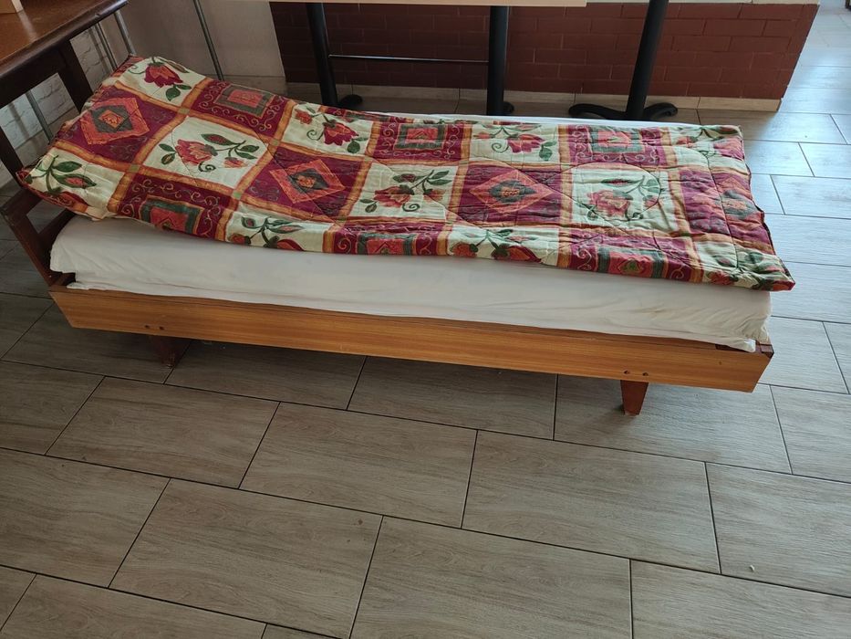 Łóżko z materacem 90x200