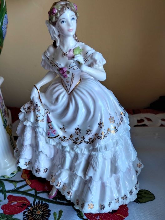 Dama porcelanowa Total Worcester The Fairest Rose 23 cm