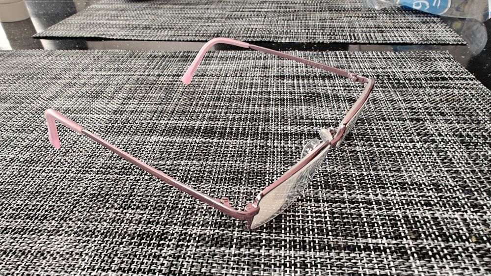 Oprawki do okularów, Okulary z etui.