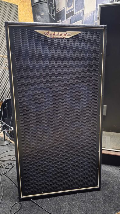 Ashdown ABM 8x10+ case -popularna lodówka