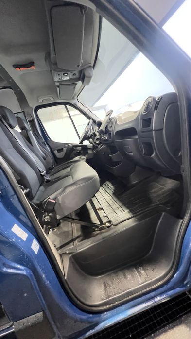 Nissan nv 400  de 6 lugares
