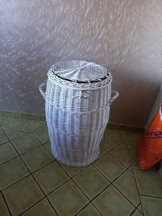kosz wiklinowy na bielizne