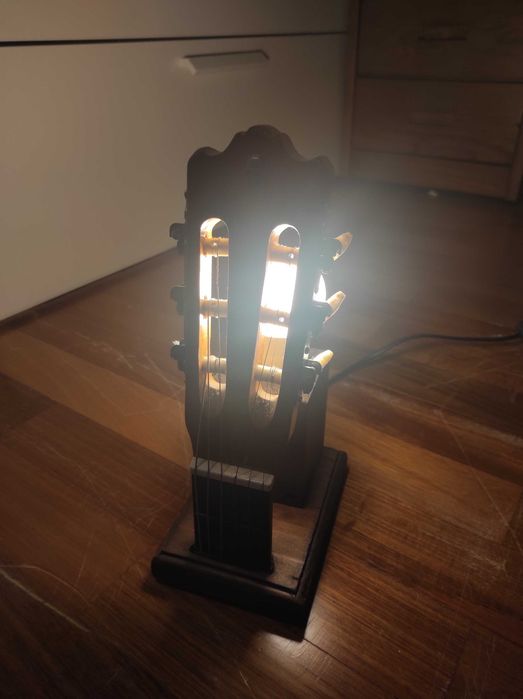 Candeeiro - Cabeça de guitarra clássica