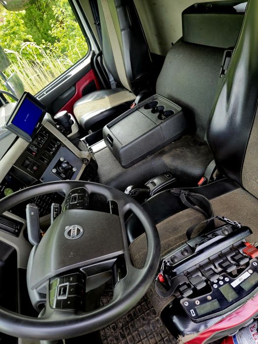 Volvo FMX 370 z dźwigiem Hiab