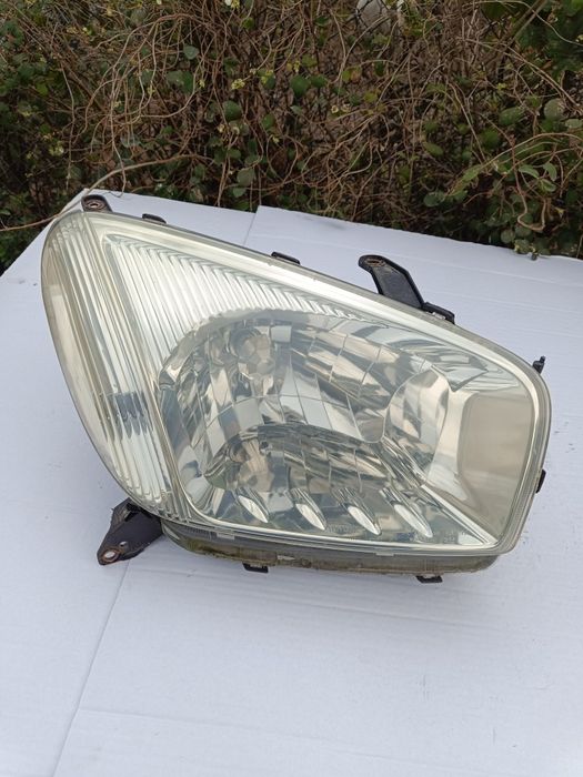 Lampa prawa przednia Toyota RAV4 II