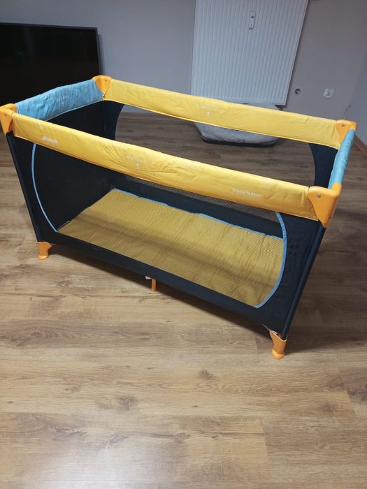 Łóżeczko turystyczne z materacem