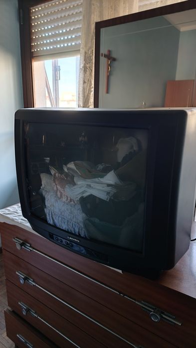 TV crown cores 55cm a trabalhar