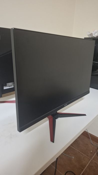 Monitores 27" e 24" acer