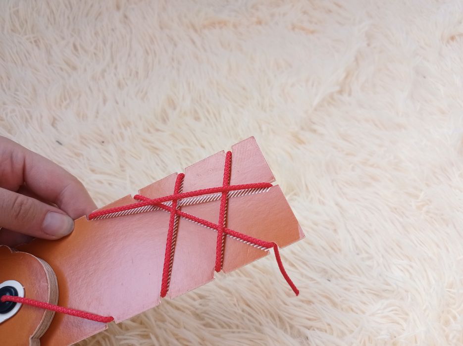 Зоологіка шнурівка розвивашка