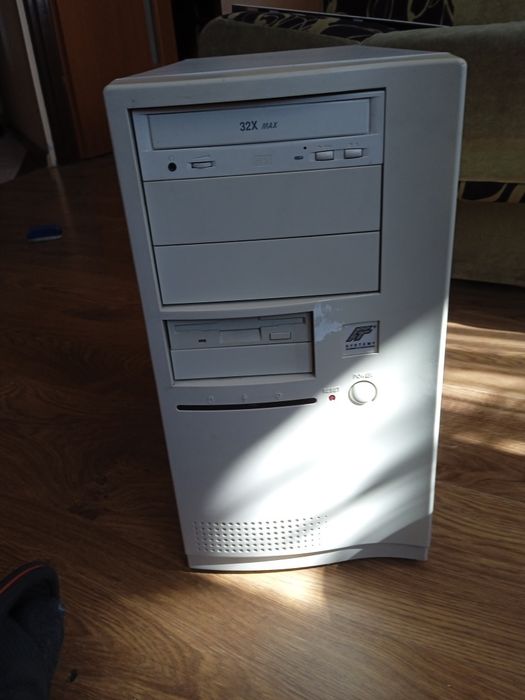 Retro stary stacjonarny komputer Asus sp97-xv