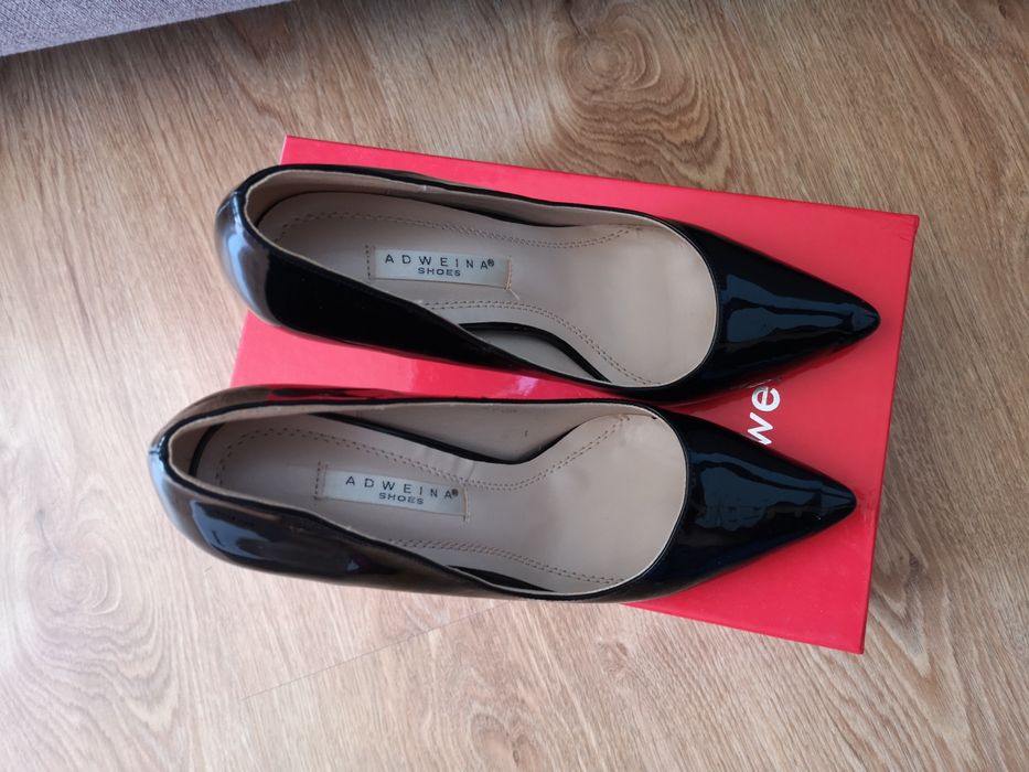 Szpilki r. 37 JAK NOWE lakierowane czółenka czarne eleganckie
