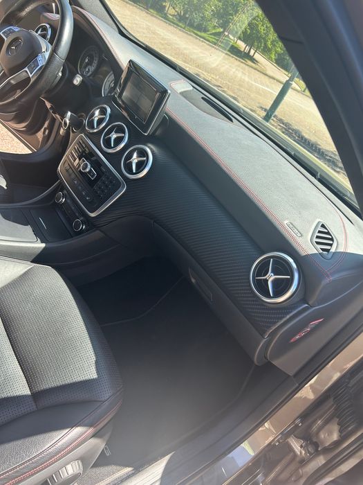A venda Mercedes A200 com o pack amg line