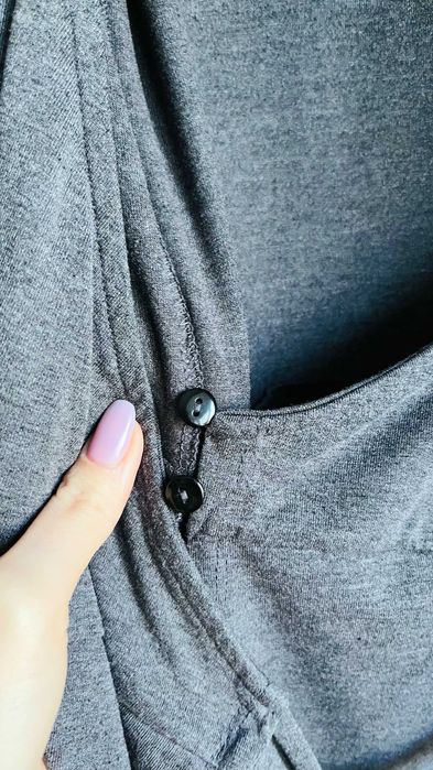 Sukienka asymetryczna midi kopertowa dzianina Mohito grafitowa