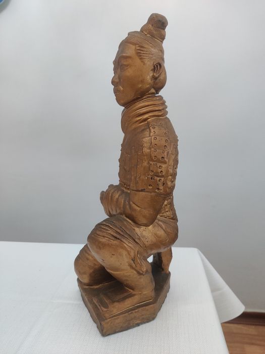 Guerreiro Chinês de Terracota. 
Altura:29cm