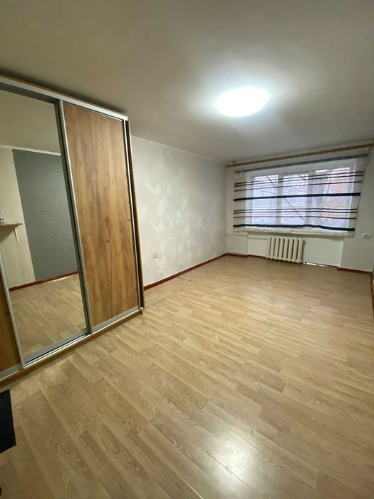 Продаж кімнати з виглядом на ХНУ. Лакомий шматочок на ринку VS