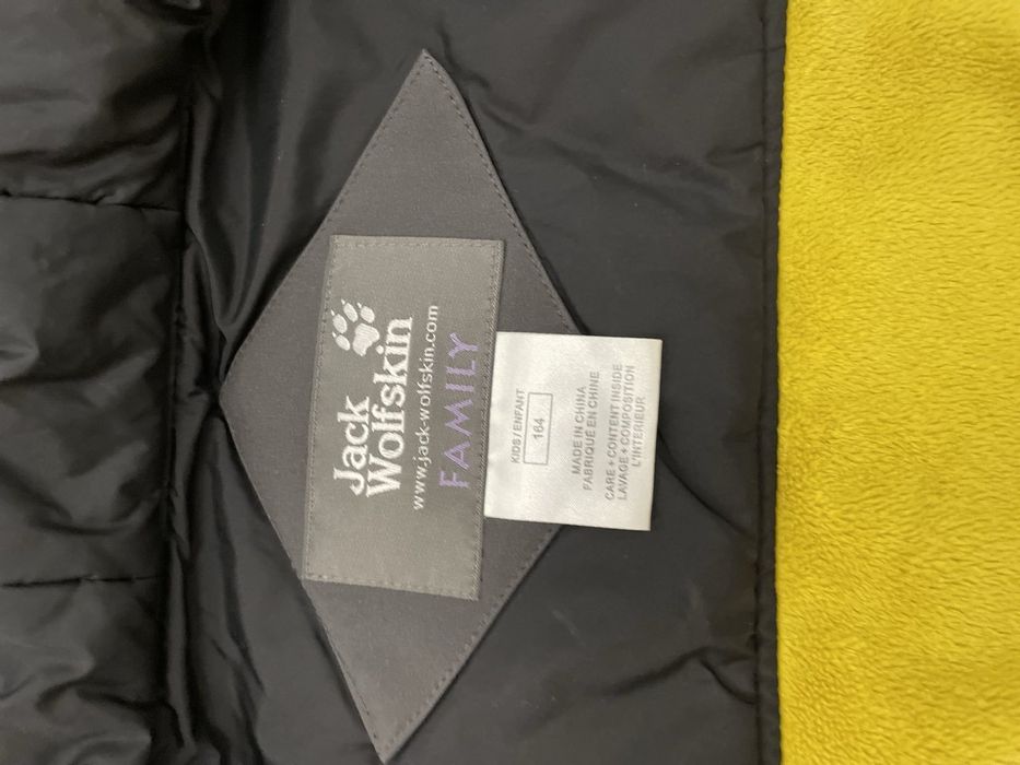 Дитяча куртка демосезонна ( зимова) Jack Wolfskin. Розмір 164..