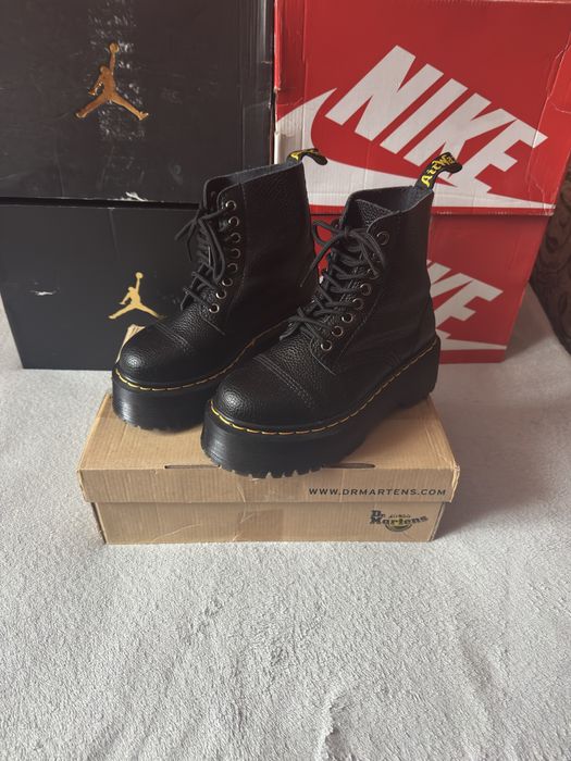 Жіночі черевики Dr. Martens