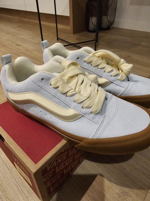 Zamszowe sneakersy niskie Vans, o 160 zł TANIEJ!