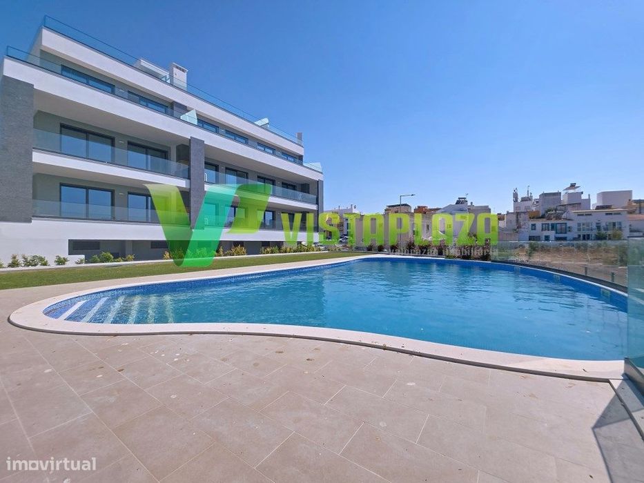 Apartamento T2 de Luxo com Piscina e Vista Rio no Centro de Alvor p...