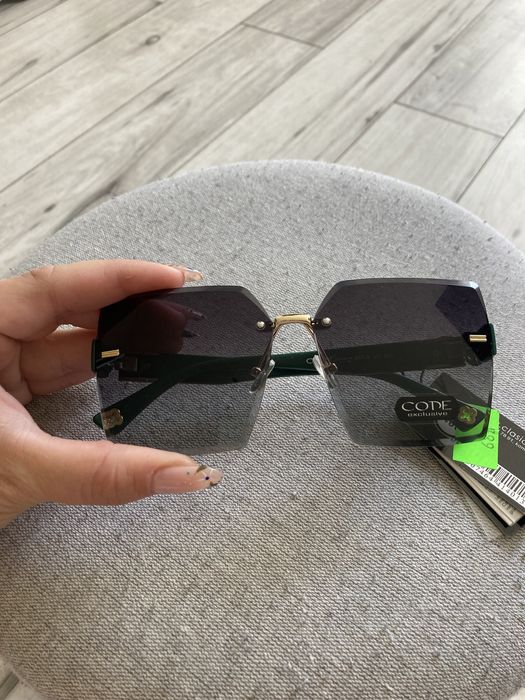 Nowe okulary przeciwsłoneczne, stylowe