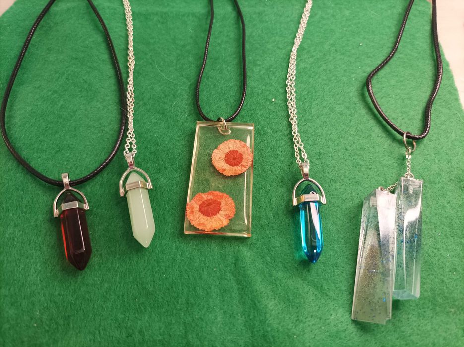 Colares missangas / resina epóxi