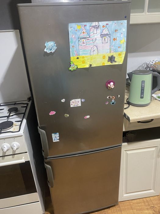 Sprzedam lodowke oraz kuchenke gazowa.