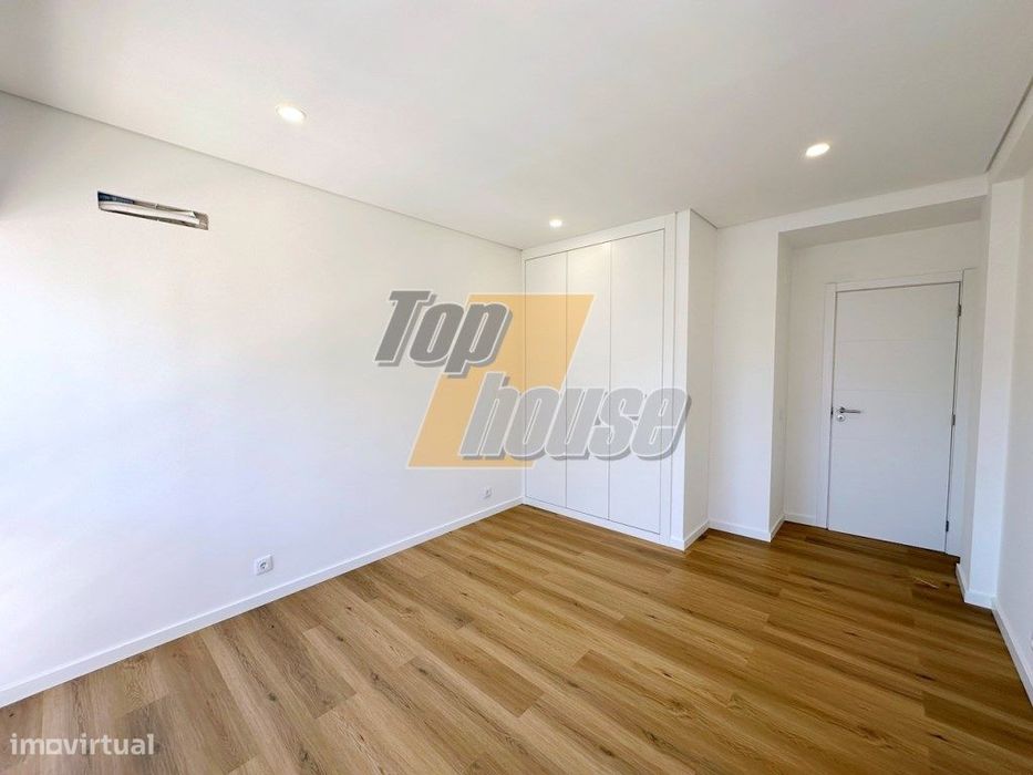 Apartamento T2 totalmente remodelado Costa de Caparica
