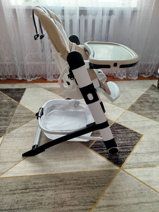 Стільчик для годування carrello apricus