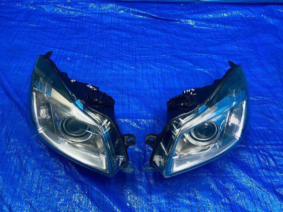REFLEKTOR LAMPA LEWA PRAWA LEWY PRAWY PRZÓD PRZEDNIA XENON KSENON BI-XENON SKRĘTNY OPEL INSIGNIA A 2008- ; 13226792 13226793 1ZT009631-01 1ZT009631-02 ORYGINAŁ EUROPA
