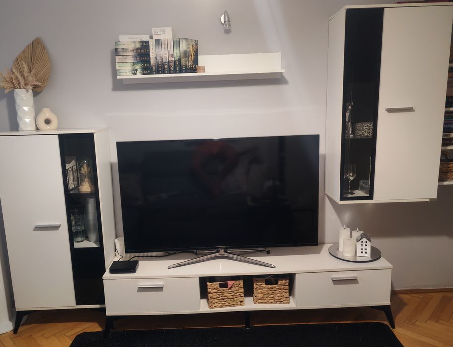 Zestaw mebli biało czarny, szafka rtv, komoda, półki