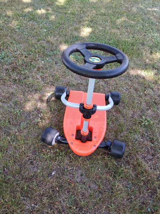 Hulajnoga czterokołowa z kierownicą charton