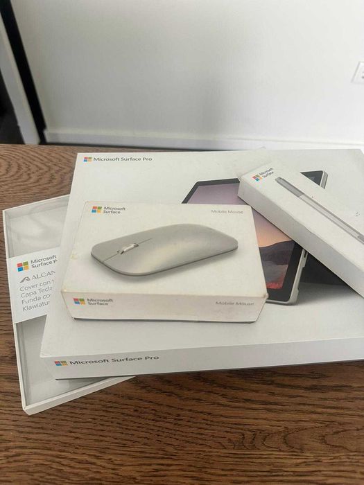 Microsoft Surface Pro 7 i5 8GB 128GB + Teclado + Caneta + Rato