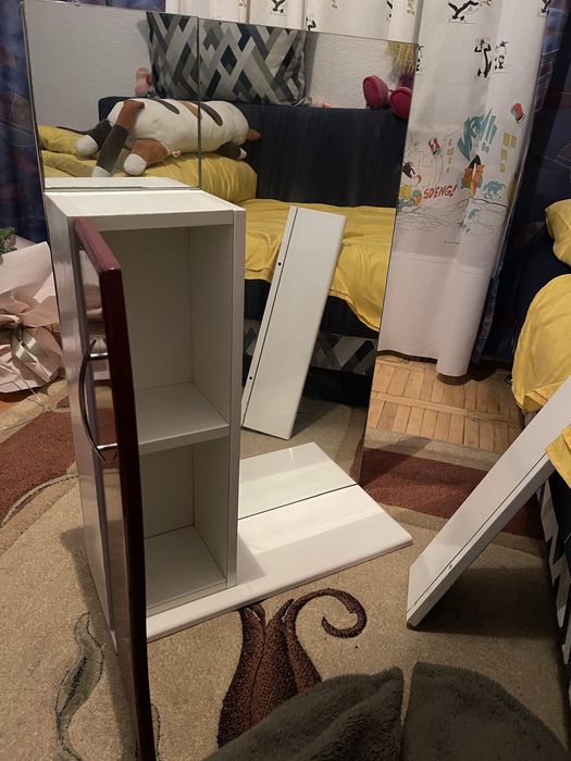 Дзеркало з тумбою у ванну кімнату