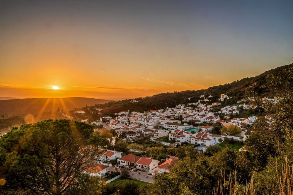 Terreno com PIP aprovado para 7 moradias em Alte – Loulé