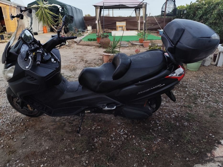 Scooter Sym Maxym 600