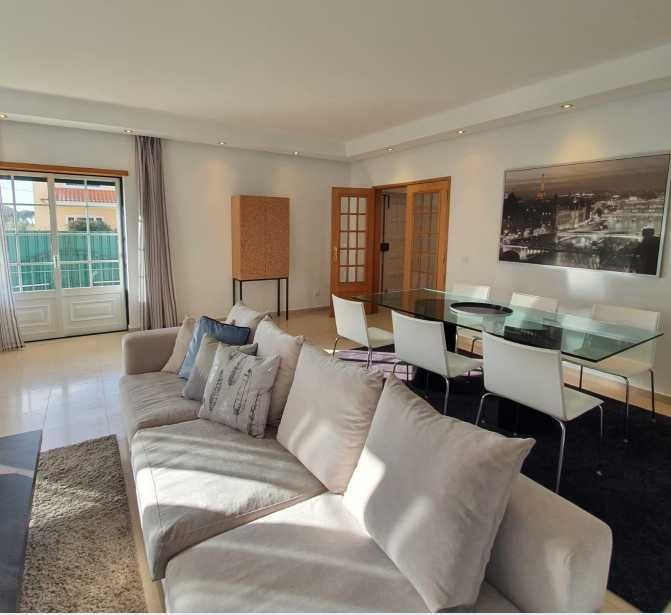 Moradia T4 com piscina e jardim para arrendar – Atalaia, Montijo