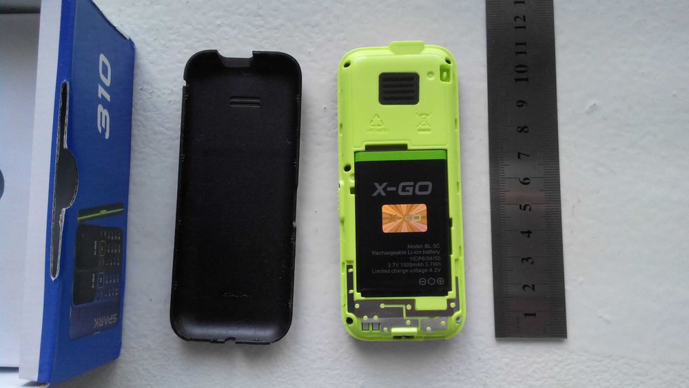 Кнопочный телефон на 2 сим-карты с мощным фонариком