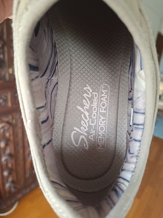 Ténis Skechers novos