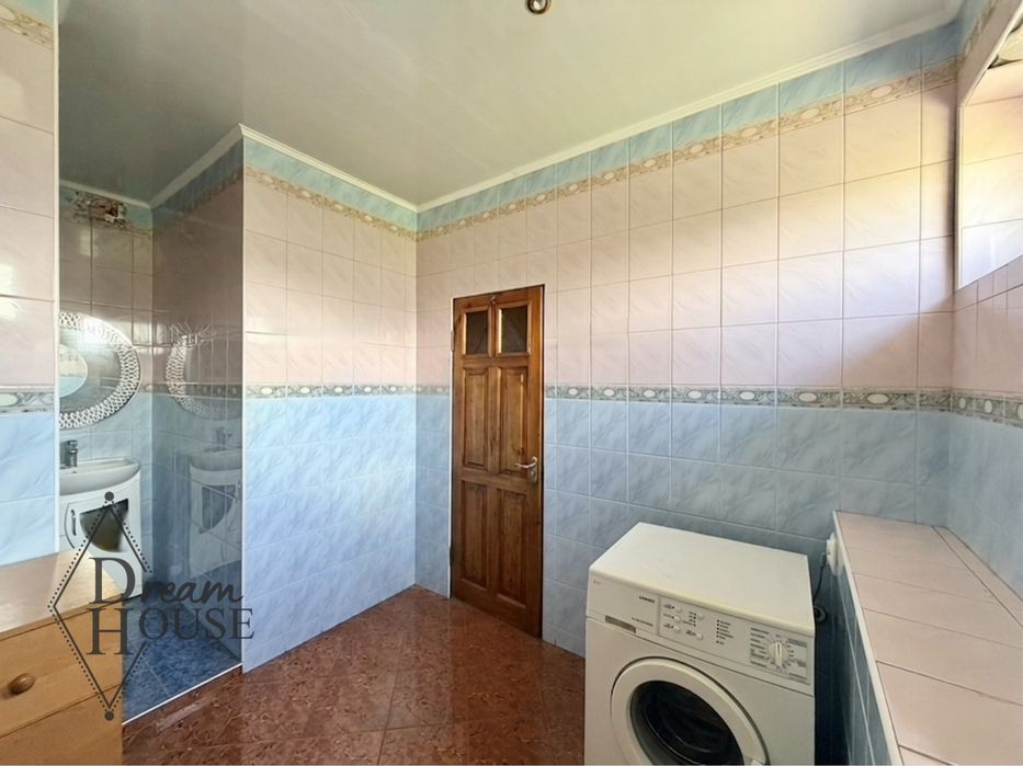 Продаж 2 поверхового будинку