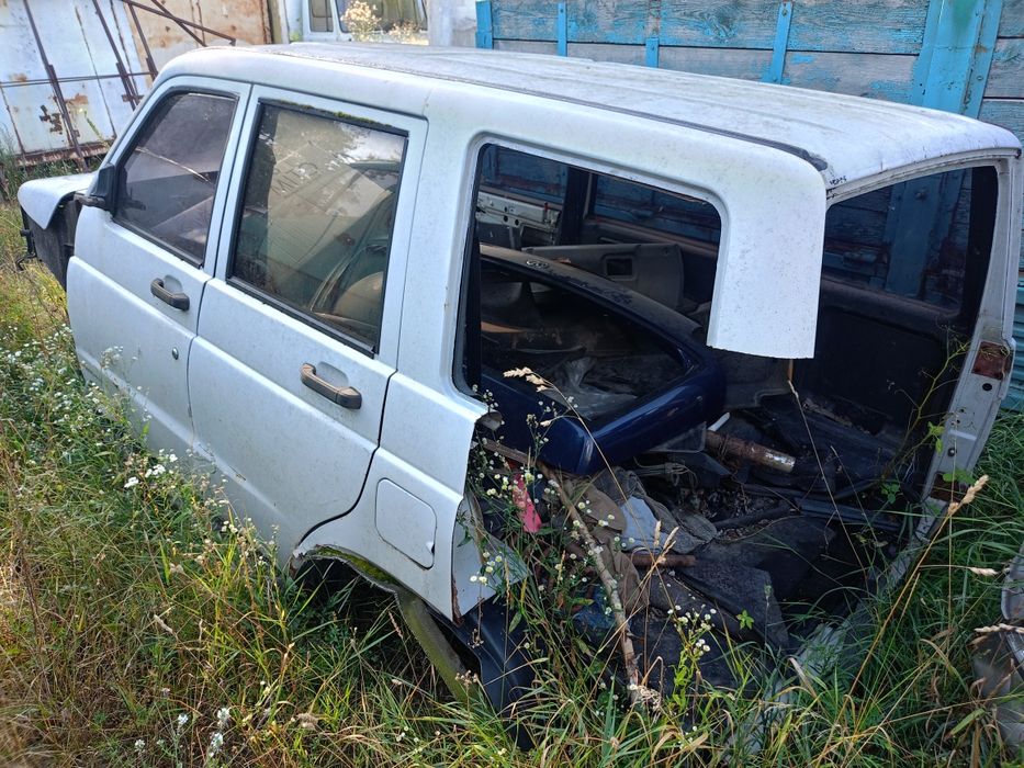 УАЗ 3160 цілим або по запчастинам