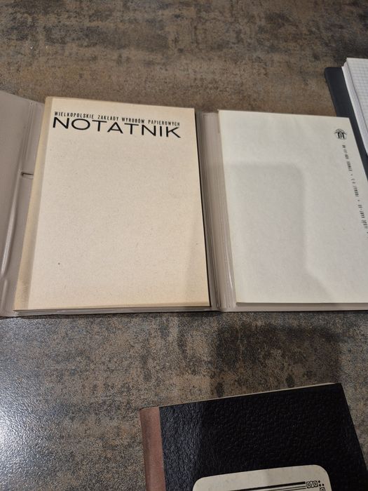 Zabytkowe zeszyty i notatnik PRL.
