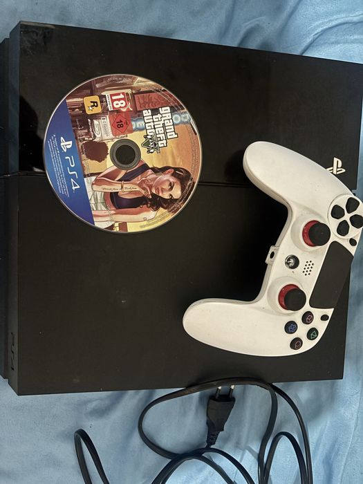 Ps4 500gb com comando + GTA V