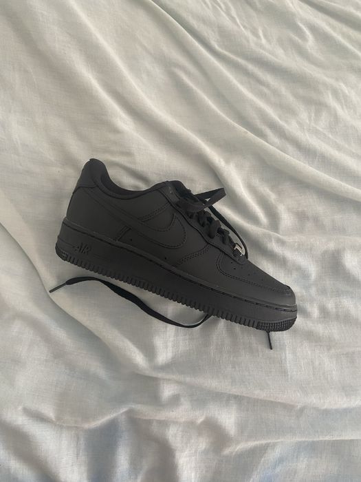 Air forces 1 pretos e brancos